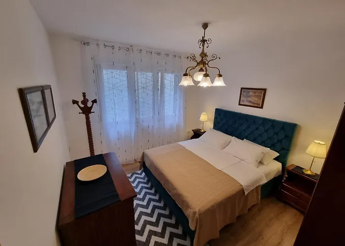 Golden Fields Apartment Near The Old Town