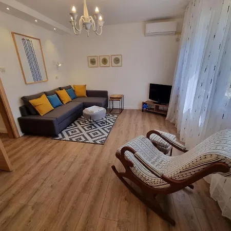 Golden Fields Apartment Near The Old Town 科托尔 外观 照片
